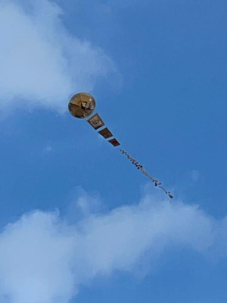 Lot latawca w namalowanym popiersiem pierwszego Króla Polski Bolesława Chrobrego (fot. rslap.org)2