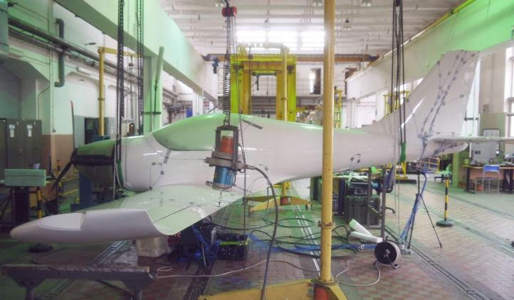 Samolot KR040 podczas realizacji badań rezonansowych w Instytucie Lotnictwa (fot. archiwum PPHU EKOLOT)
