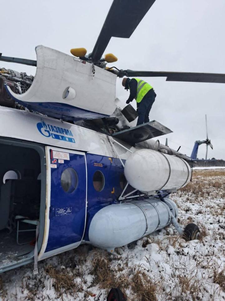Śmigłowiec Mi-8 Gazprom po awaryjnym lądowaniu