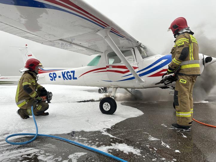 Wypadek na EPPT - ćwiczenia służb ratunkowych (fot. Aeroklub Ziemi Piotrkowskiej)2