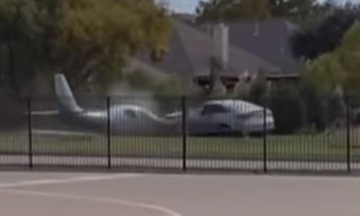 Zderzenie samolotu z samochodem w Teksasie, fot. youtube