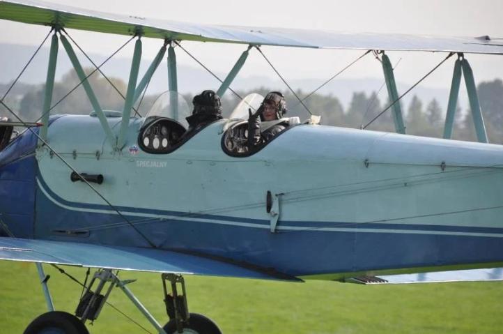 Bożena Falcman w samolocie CSS-13, sierpień 2010 (fot. Krośnieński Klub Seniorów Lotnictwa)