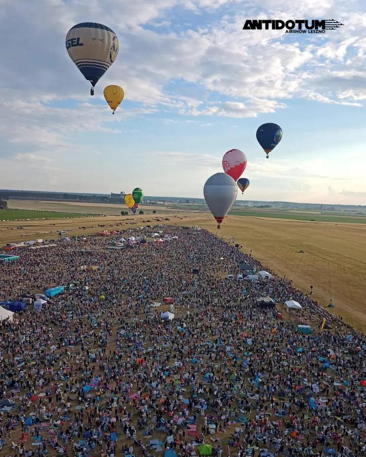 Antidotum Airshow Leszno - widzowie i balony (fot. Antidotum Airshow Leszno)