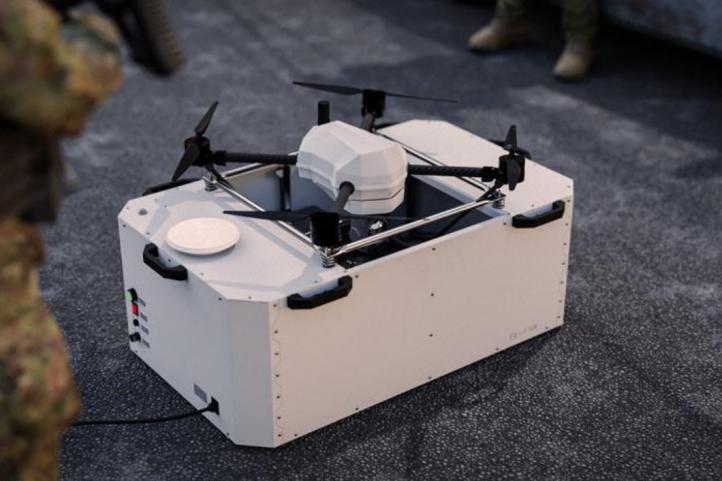 Elistair Khronos - pudełkowy dron na uwięzi (fot. Dilectro)