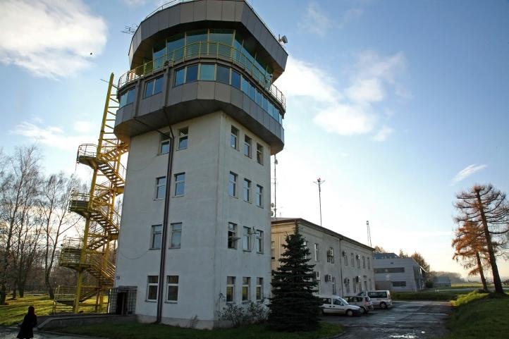 Stara wieża kontroli lotniska Kraków-Balice (fot. Klaudiusz Dybowski)2