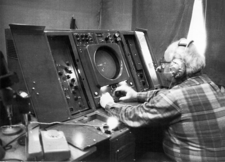 Wyświetlacz radaru precyzyjnego podejścia w Krakowie (Przełom 1979-1980) (fot. PAŻP)