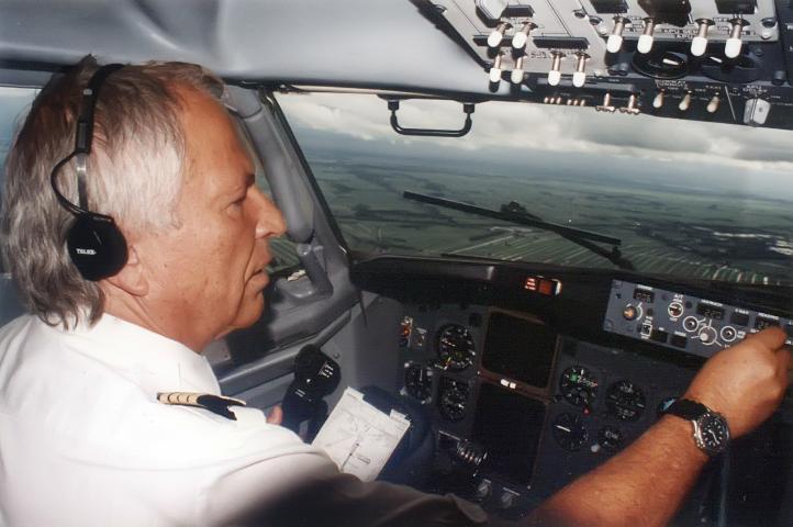 Zbigniew Gozdalik - w kabinie samolotu pasażerskiego (fot. Eugeniusz Rynkiewicz)
