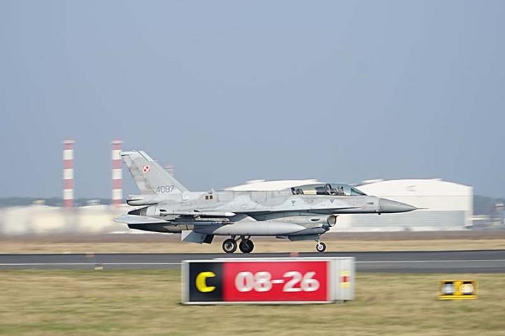 F-16 na lotnisku w Bydgoszczy (fot. Mateusz Dul)2