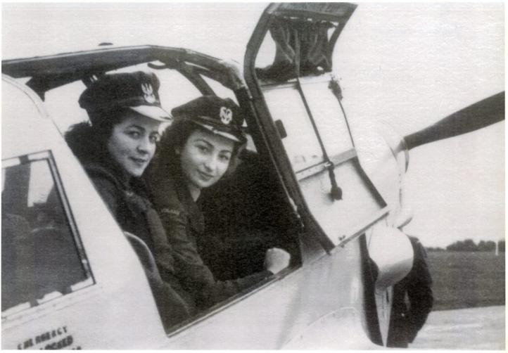 Kobiety w lotnictwie polskim (fot. Muzeum Lotnictwa Polskiego)