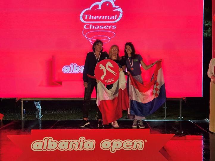 25. Albania Open - podium w klasyfikacji kobiet (fot. Paweł Grzybowski, Sylwia Grzybowska) 25. Albania Open - podium w klasyfikacji kobiet (fot. Paweł Grzybowski, Sylwia Grzybowska)