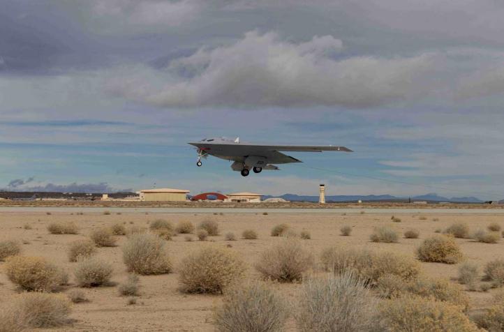 B-21 Raider - start do lotu testowego (fot. Edwards Air Force Base, Facebook)