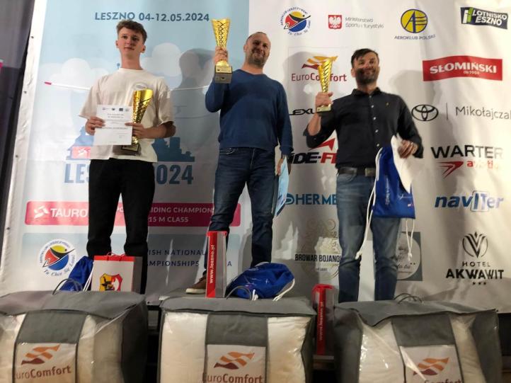Ogólnopolskie Kwalifikacyjne Zawody Szybowcowe do SMP Klub A w klasie Klub A - podium (fot. Aeroklub Leszczyński)