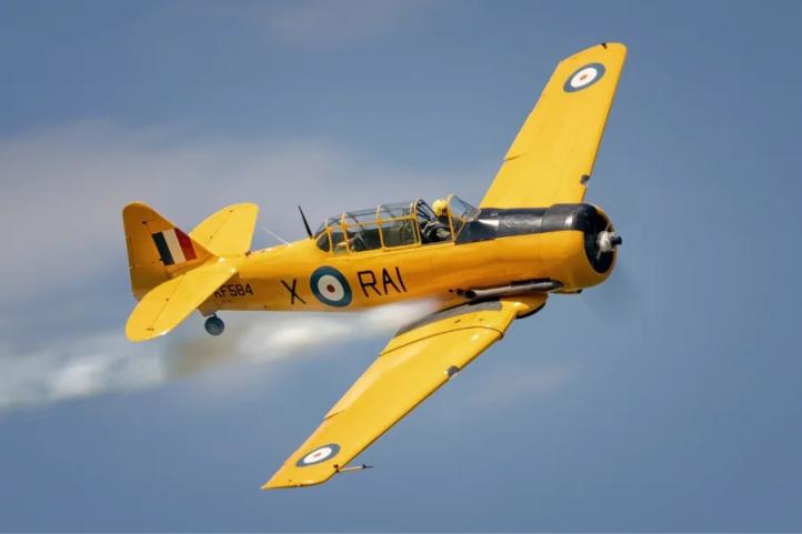 T-6 Harvard 4M w locie (fot. Mateusz Jakubowski)