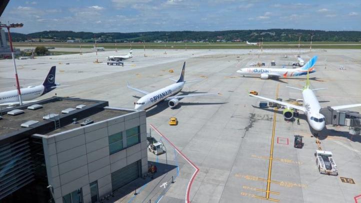 Nowa płyta postojowa w Porcie Lotniczym Kraków (fot. Krakow Airport, Facebook)2