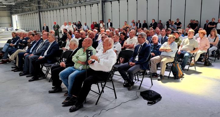 Uroczyste otwarcie Ośrodka Badań Lotniczych i Kosmicznych Politechniki Warszawskiej (fot. Powiat Przasnyski, Facebook)
