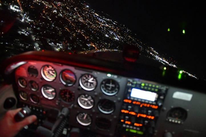 VFR night, fot. AOPA