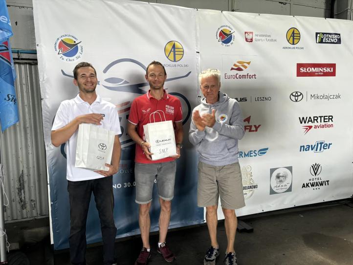 Zwycięzcy pierwszej konkurencji (fot. Glide&amp;Race Leszno, Facebook)