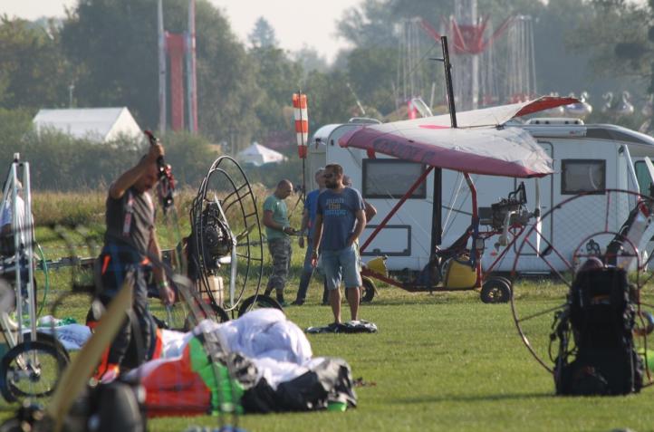 CHMIELOTY - na lądowisku (fot. Mikołaj Dziuba)3