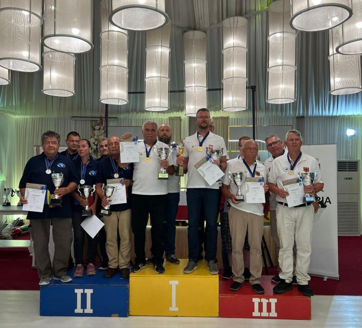 Pierwsze miejsce drużynowo polskich modelarzy w klasie F1B na Mistrzostwach Europy Modeli Swobodnie Latających w Rumunii (fot. Aeroklub Polski)