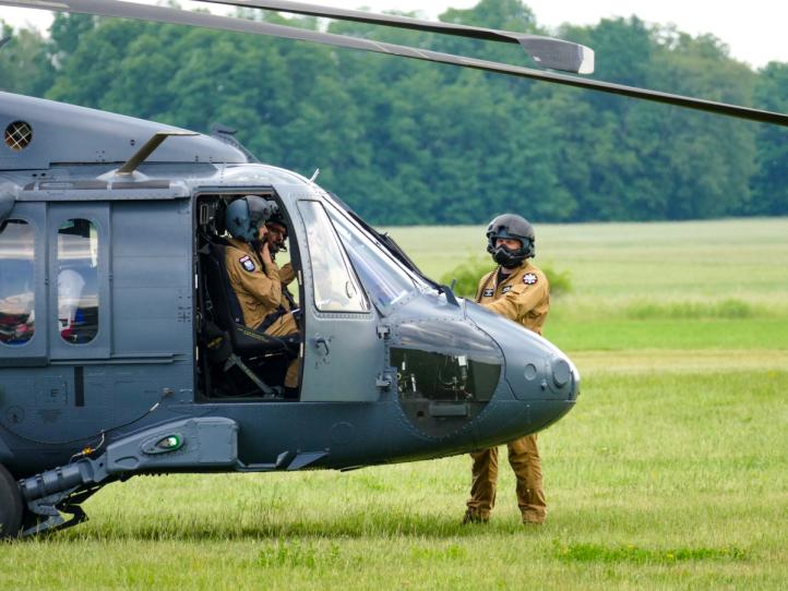 Policyjny skydiving (fot. Krzysztof Chrzanowski, Katarzyna Chrzanowska)2