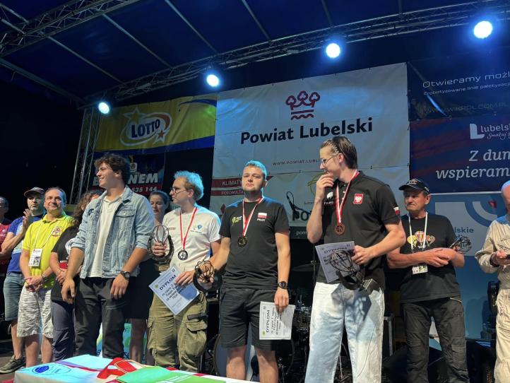 19. Międzynarodowe Zawody Balonowe - Nałęczów 2024 - podium Juniorów (fot. Aerostat - loty balonem)