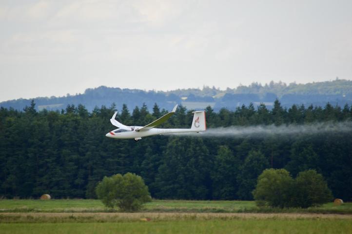 22. Szybowcowe Mistrzostwa Europy w Czechach - dolot szybowca (fot. Michaela Rendlová, egc2024.cz)