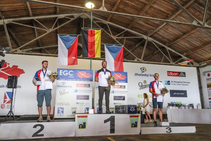22. Szybowcowe Mistrzostwa Europy w Czechach - podium klasy Standard (fot. Koko Photo, egc2024.cz)