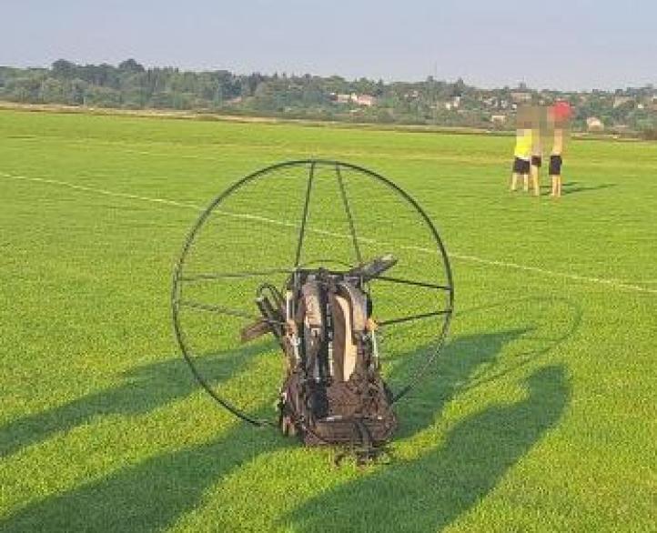 Napęd do paralotni na trawie (fot. KPP Krasnystaw)