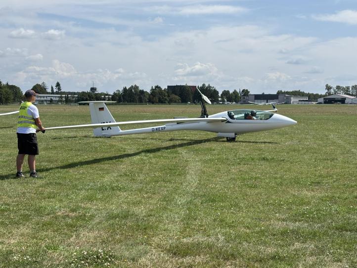Ogólnopolskie Zawody Szybowcowe Leszno Cup 2024 - start szybowca (fot. Glide&amp;Race Leszno, Facebook)2