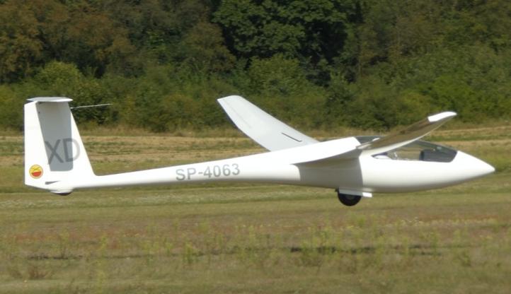 Ogólnopolskie Zawody Szybowcowe im. Szczepana Grzeszczyka - dolot szybowca (fot. Aeroklub Kujawski, Facebook)