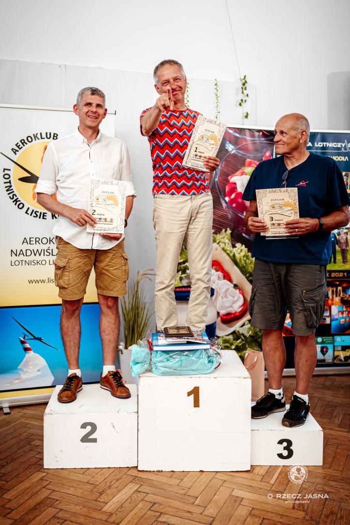 Ogólnopolskie Zawody Szybowcowe im. Szczepana Grzeszczyka 2024 - podium Klub A Gold (fot. Aeroklub Nadwiślański)
