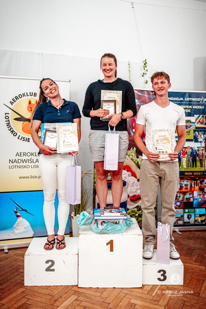 Ogólnopolskie Zawody Szybowcowe im. Szczepana Grzeszczyka 2024 - podium Klub A Silver (fot. Aeroklub Nadwiślański)