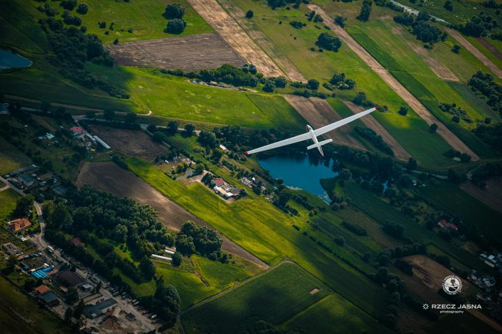 Ogólnopolskie Zawody Szybowcowe im. Szczepana Grzeszczyka 2024 - szybowiec w locie (fot. Rzecz Jasna photography)