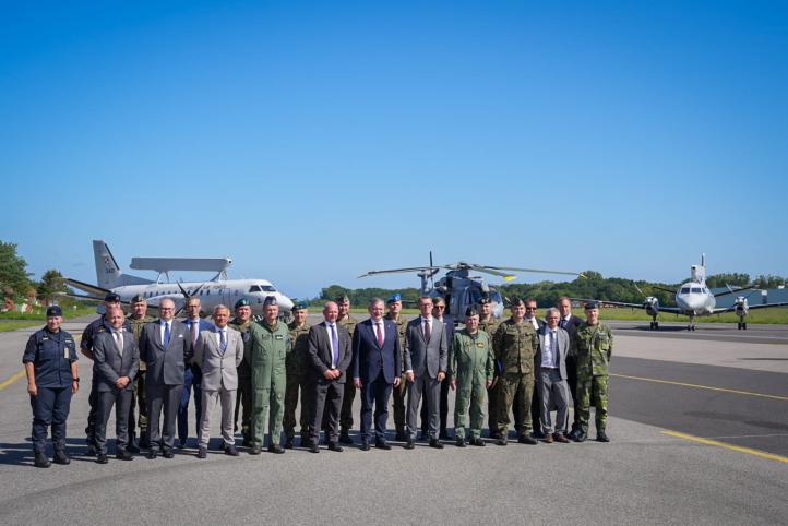 Podsumowanie szkolenia pierwszej grupy załóg samolotów wczesnego ostrzegania Saab 340 AEW (fot. kpt. mar. Damian Przybysz)
