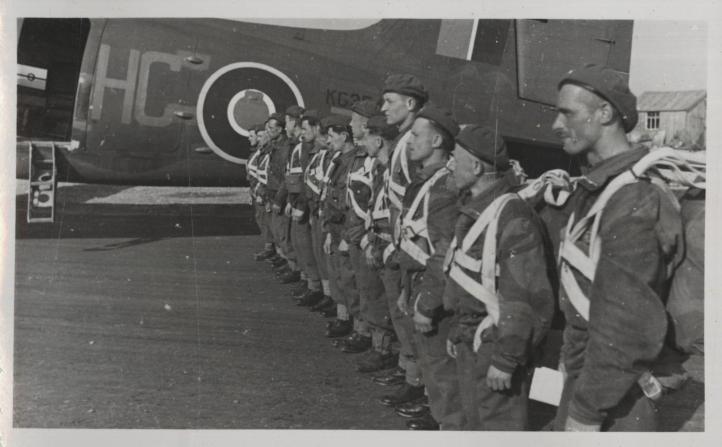 Ćwiczenia 1. Samodzielnej Brygady Spadochronowej w Wielkiej Brytanii (fot. z albumu majora Aleksandra Prociuka, udostępniona przez syna Ryszarda) Ćwiczenia 1. Samodzielnej Brygady Spadochronowej w Wielkiej Brytanii (fot. z albumu majora Aleksandra Prociuka, udostępniona przez syna Ryszarda)