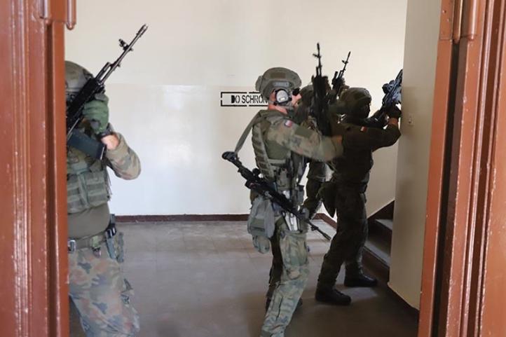 Ćwiczenia wojska i służb mundurowych na lotnisku we Wrocławiu (fot. Bogusław Politowski)3 Ćwiczenia wojska i służb mundurowych na lotnisku we Wrocławiu (fot. Bogusław Politowski)3