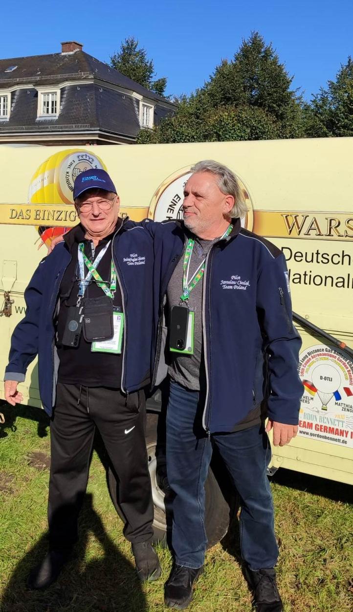 Andrzej Olszewski i Jarosław Cieślak (POL-2) po wylądowaniu na południe od Moissannes (fot. Balonowa Strona Nieba)