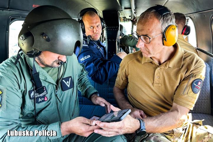 Policja i służby oceniają zagrożenie ze śmigłowca Mi-2 (fot. lubuska.policja.gov.pl)2