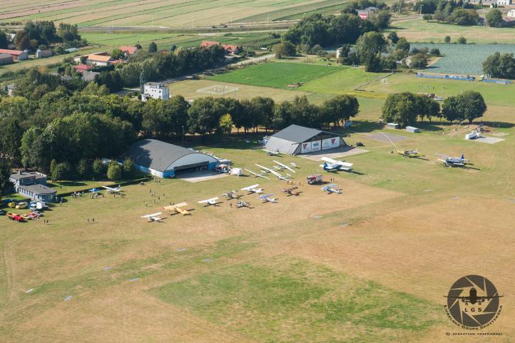 Samoloty biorące udział w Locie Wschodniej Polski na lotnisku (fot. Grupa Spotterska LGS)