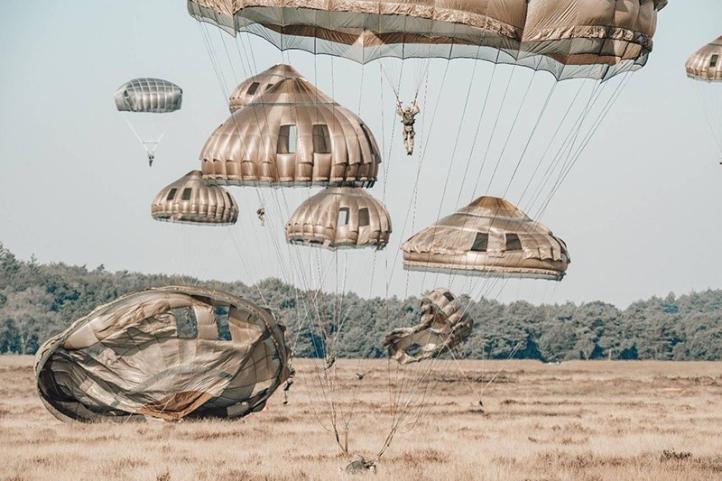 Skok dla bohaterów w okolicach holenderskiego Arnhem (fot. UDSKiOR)2 Skok dla bohaterów w okolicach holenderskiego Arnhem (fot. UDSKiOR)2