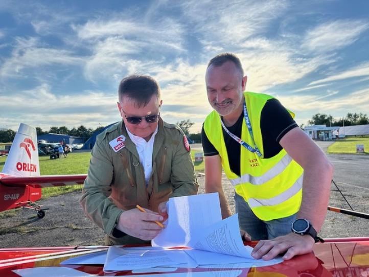 Aeroklub Ziemi Piotrkowskiej Aeroklub Ziemi Piotrkowskiej