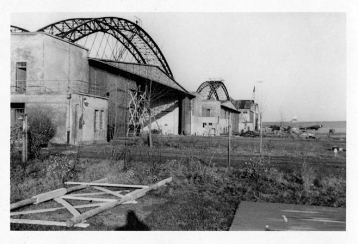 Hangary na lotnisku Rakowice-Czyżyny (fot. Muzeum Lotnictwa Polskiego)