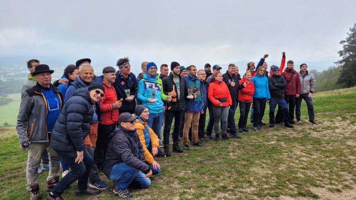 Paralotniowe zawody na celność lądowania 'Karkonosze Point' 2024 - uczestnicy (fot. Karkonoski Klub Paralotniowy)