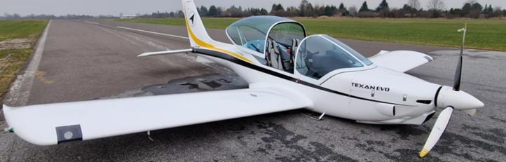 Samolot Texan EVO 915 IS Turbo po przyziemieniu bez podwozia na lotnisku EPPT (fot. PKBWL)