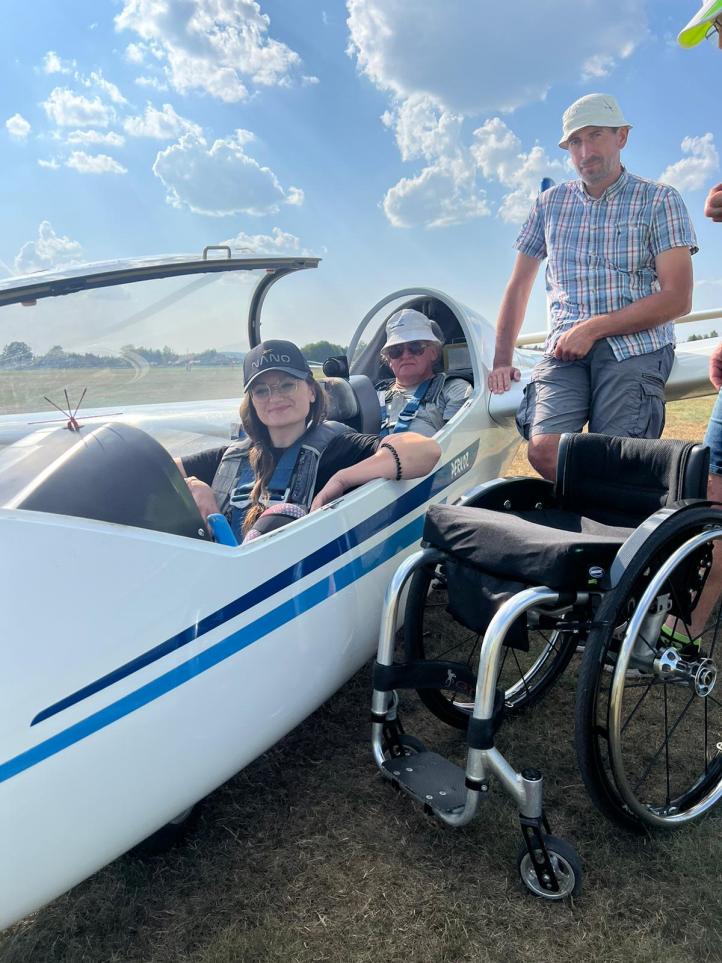 Szkolenie szybowcowe w projekcie Rozwiń Skrzydła (fot. Fundacja im. Doktora Piotra Janaszka PODAJ DALEJ)