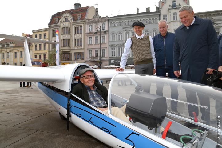 Jan Wróblewski za sterami szybowca FOKA (fot. Robert Sawicki)