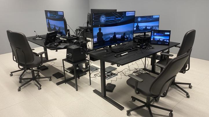 Nowy symulator ruchu lotniczego dla Akademickiego Ośrodka Szkolenia Personelu Służb Ruchu Lotniczego Politechniki Śląskiej (fot. GB Aircraft)3