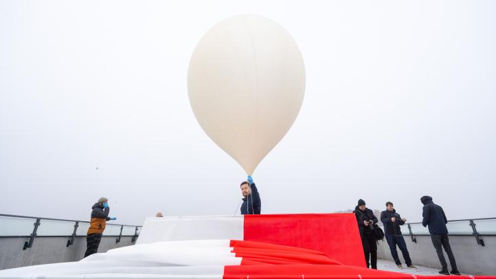 Podniebny hołd dla Niepodległej - niecodzienna inicjatywa PCI (fot. Michał Mielniczuk, Podkarpackie Centrum Innowacji)2