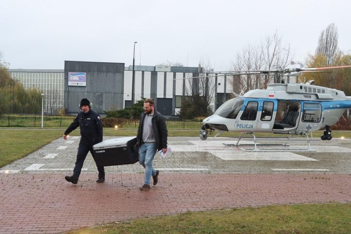 Bell-407GXi Policji na lądowisku (fot. Andrzej Chyliński BKS-KGP)