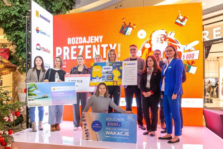 Biura podróży i touroperatorzy przekazały vouchery na konkursy lotnisko w Jasionce (fot. Łukasz Ożóg, materiały prasowe)